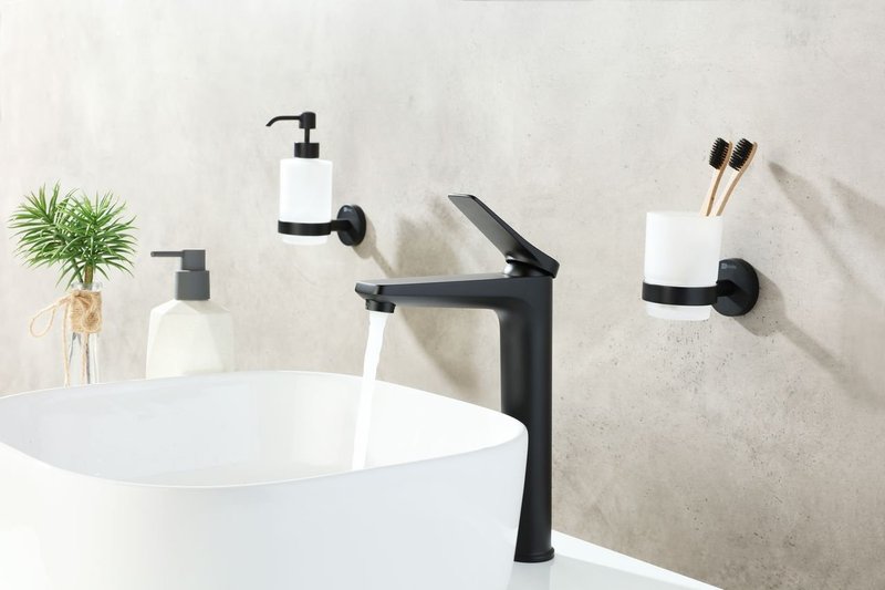 Смеситель для раковины Lemark Bronx LM3709BL, черный