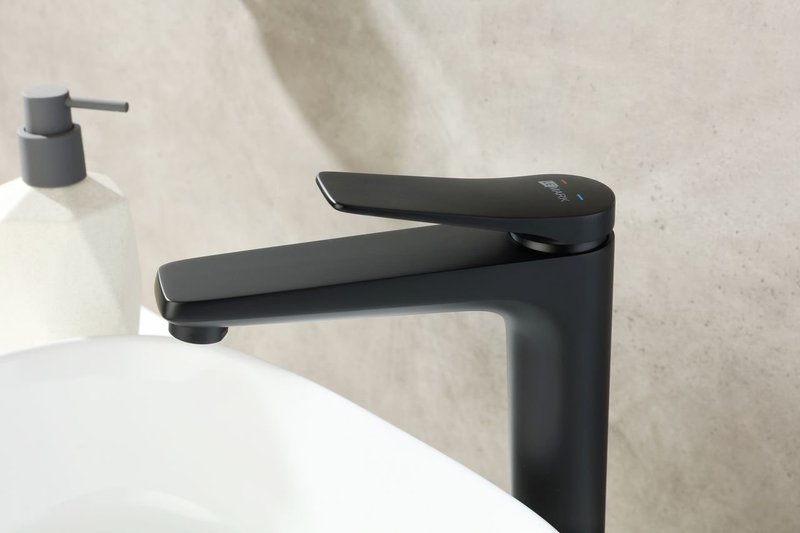 Смеситель для раковины Lemark Bronx LM3709BL, черный