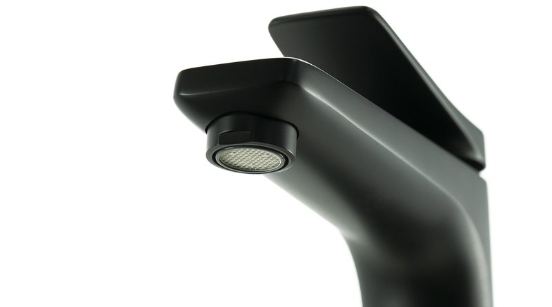 Смеситель для раковины Lemark Bronx LM3709BL, черный