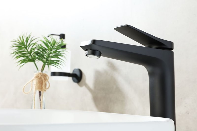 Смеситель для раковины Lemark Bronx LM3709BL, черный
